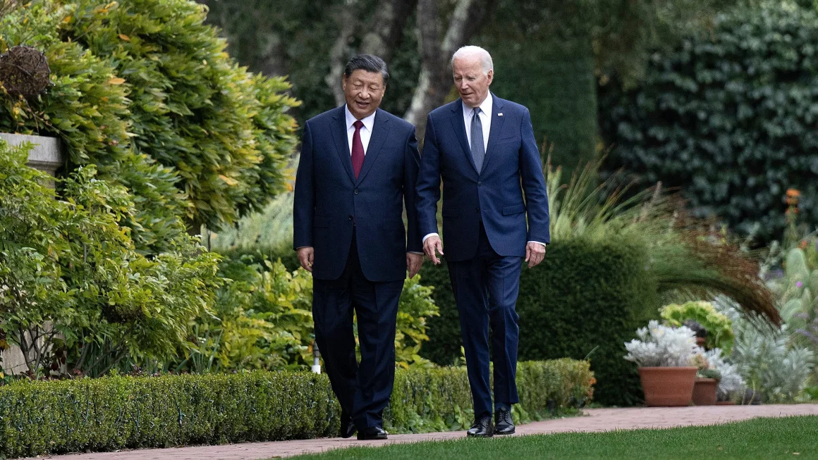 Джо Байден, президент Сполучених Штатів Америки та Сі Цзіньпін, лідер КНР