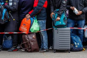 Українських біженців повертатимуть додому: міністр зробив гучну заяву