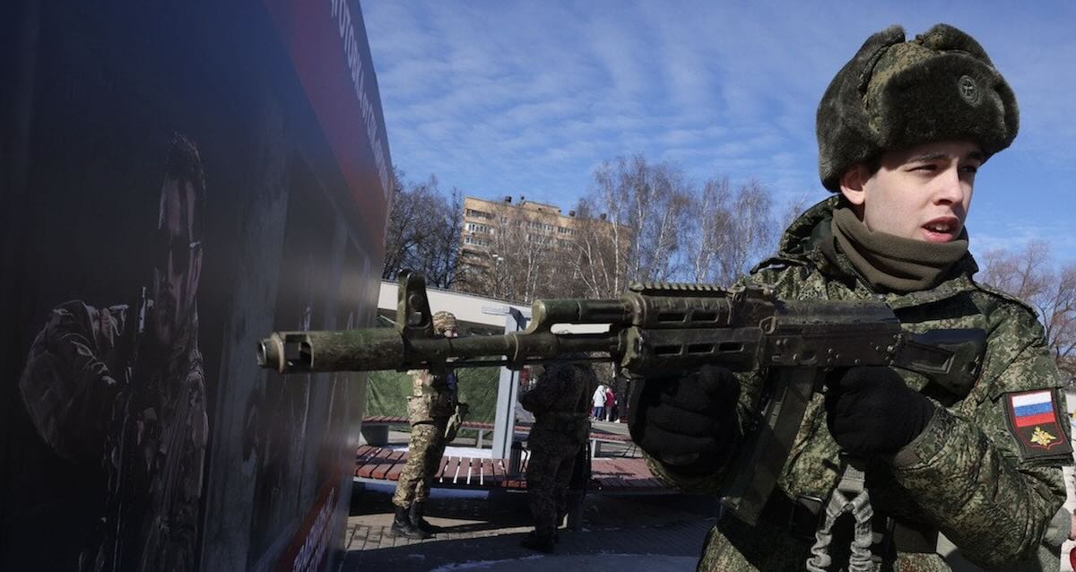 Росія завозить в окупацію небезпечні напої та труїть людей / Фото: відкриті джерела