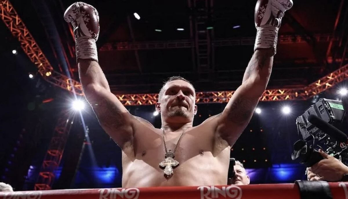 Олександр Усик вдруге стає абсолютним чемпіоном у гевівейті / Фото: відкриті джерела